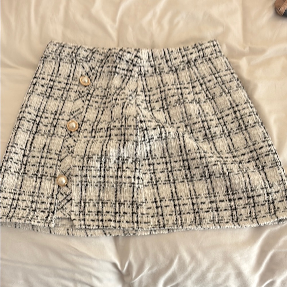Chic Tweed Skirt in Black and White